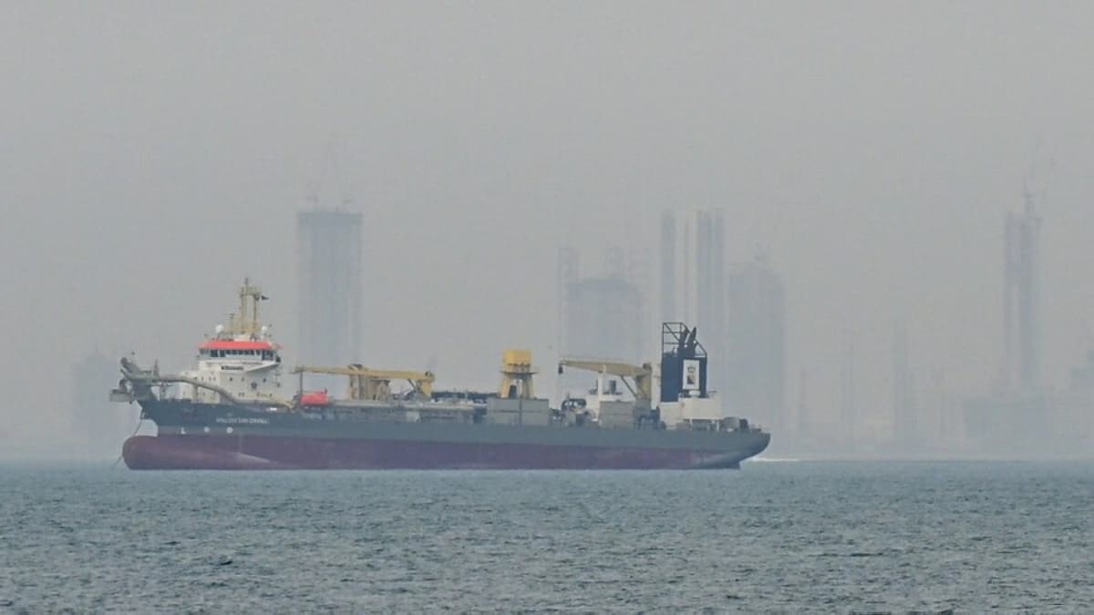 US says 100 vessels redirected under Iran port blockade in Strait of Hormuz