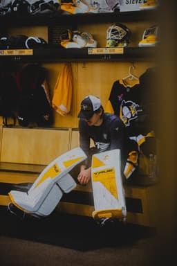 @penguins: Let's get this party started.

Penguins vs. Predators starts now on @SNPittsburgh! https://t.co/xsft...