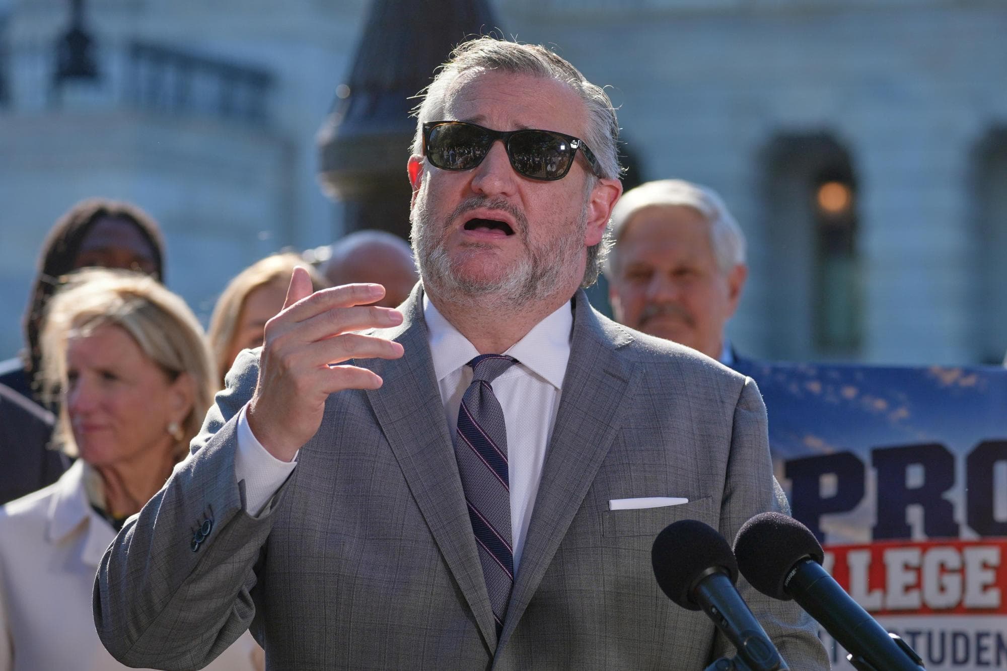 Sweeping college sports overhaul bill clears hurdle in Senate vote