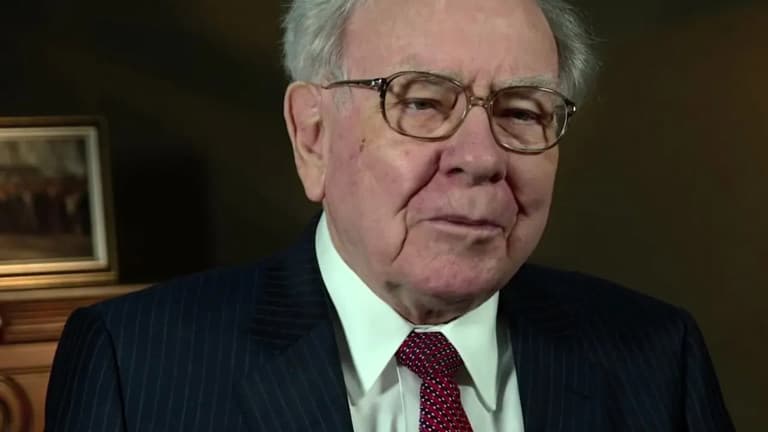 Warren Buffett steps down: The money advice he's sharing with Americans for 2026