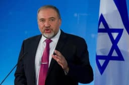 Lieberman Discusses with Mattis Iran Nuclear Deal