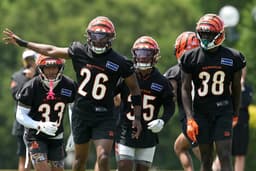 Bengals' key position battle at training camp heats up