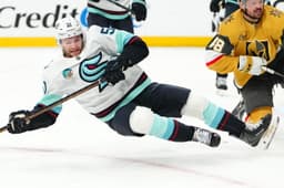Bruins Need To Make Last-Minute Trade Push For Rising Star Center