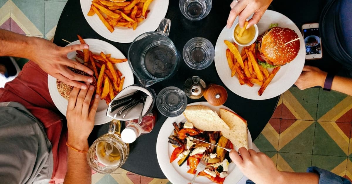 Digital ordering, menu innovation to drive fast food growth