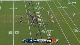 @Patriots: .@BehrenMorton to Kyle Dixon for the first!

📺: Prime Video https://t.co/xRjf5Gu7yo