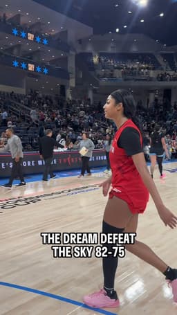 @WNBA: The @atlantadream defeat the Sky, 82-75 👏

In this close match, the Dream outscored the Sky 16-8 in ...