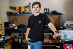AI-Powered Entrepreneurs Set to Launch Record Number of New Businesses - Bloomberg
