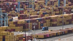 Judge mulls expanding refunds of Trump's tariffs with class action certification