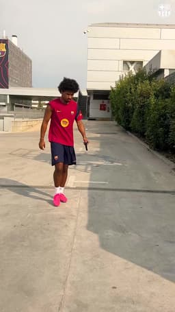 @FCBarcelona: Adeyemi is officially in action! 🤝 https://t.co/IDCvnZhEHo