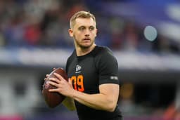 @RapSheet: Georgia Tech QB Haynes King has visits this week with the #Panthers and #Falcons, source says. 

Hay...