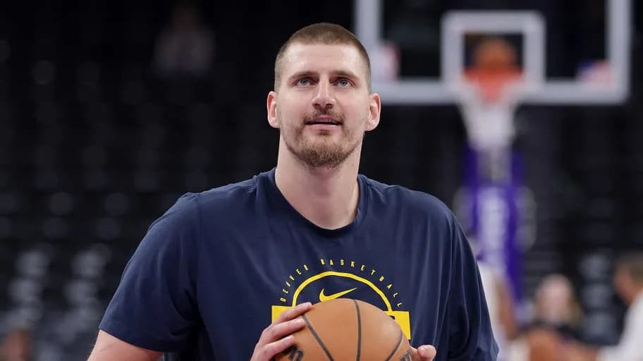 Nikola Jokic's three-point touch opens the paint ...