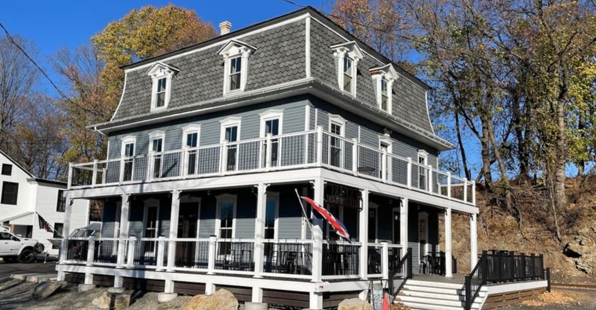 One of Phillipsburg's Most Underrated Food-and-Drinks Spots Sits Right by the River