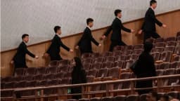 诡异一幕！胡锦涛温家宝朱镕基等历任常委竟如此整齐划一