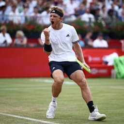 @atptour: Got the job done ✅

@alexdavidovich1 knocks out Norrie 7-6(6), 6-2.

@QueensTennis | #HSBCChampionsh...