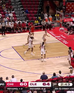 @chicagobulls: Pure shooting from the lefty Donovan Atwell! 🎯

#SeeRed | https://t.co/y3dE56NhVj https://t.co/OdQe0...
