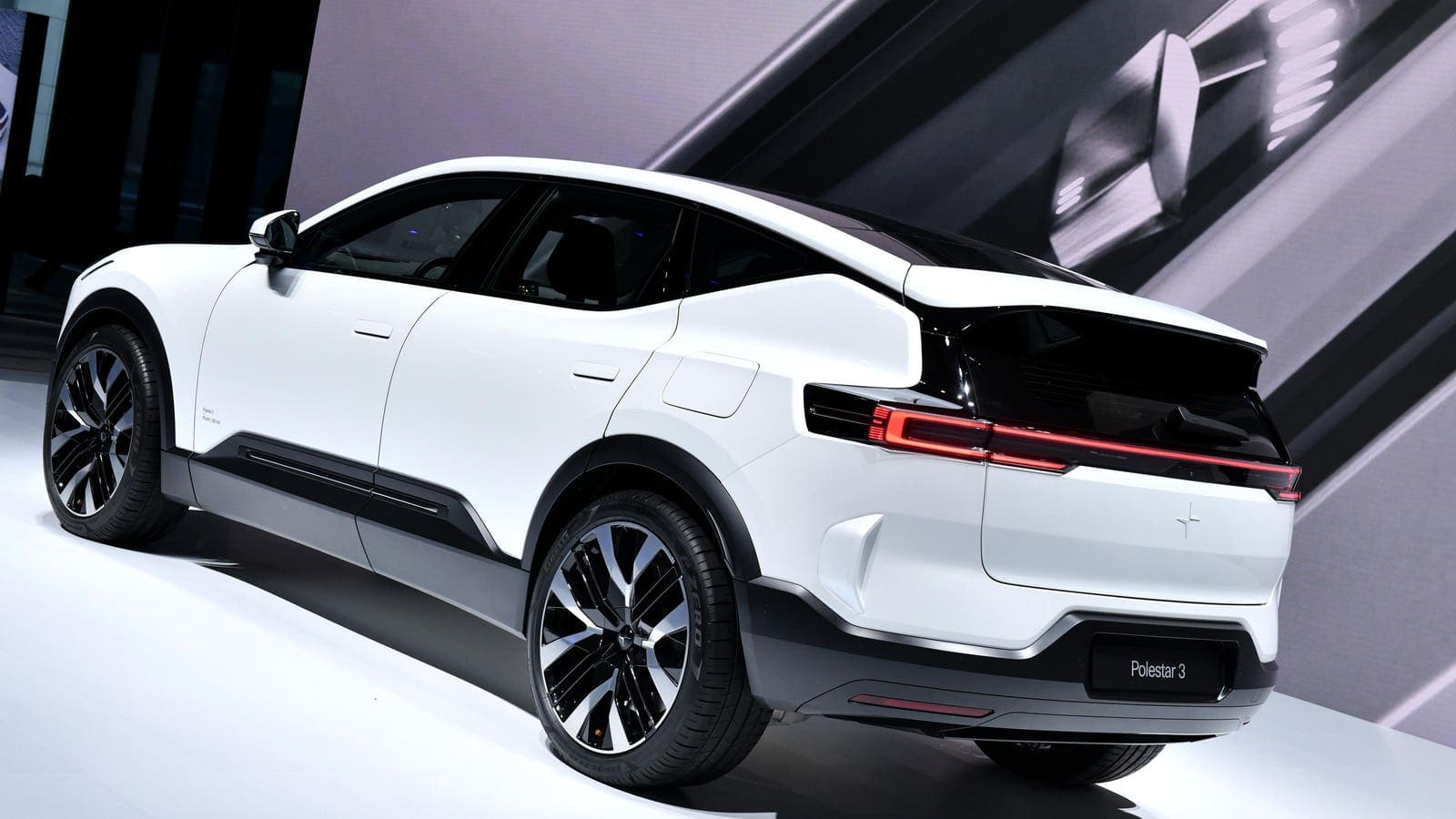 Unbeatable Deals: 11 EVs Now Offer $10,000+ Cash Rebates