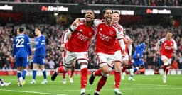 Arsenal beat Everton 2-0 to level with Man City on points