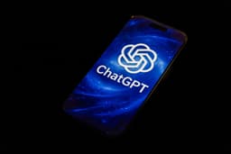 ChatGPT Reaches 1 Billion App Users: Claude’s 640% Growth Splits Session Time
