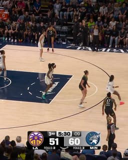 @LASparks: The kickout to Nneka is good! 

@nnekaogwumike x @WNBA https://t.co/Rf7zob8r5u