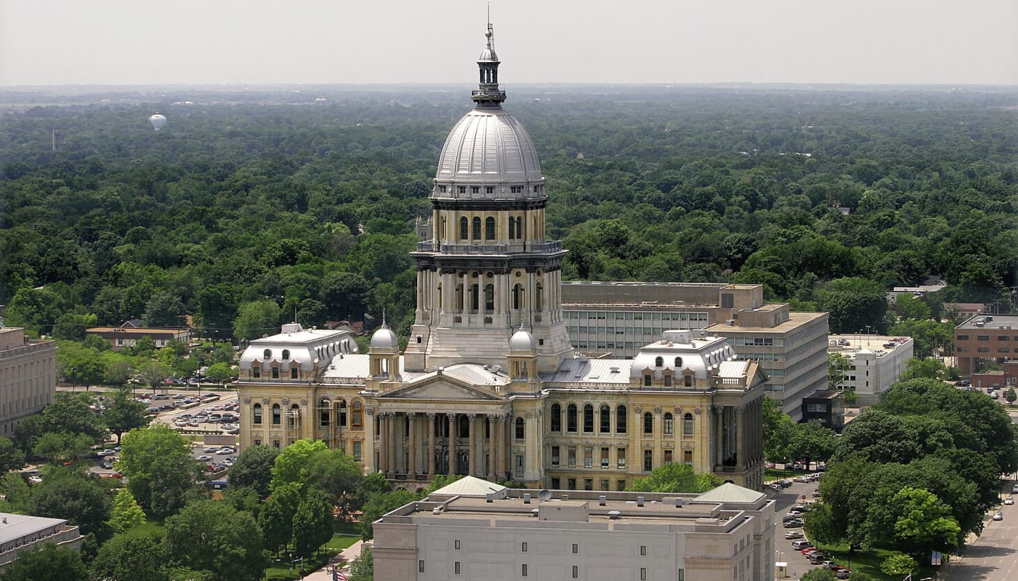 Illinois lawmakers pass legislation to regulate AI