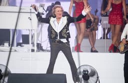 Medical advice leads to Rod Stewart's concert cancellations in Las Vegas, fans await June 2