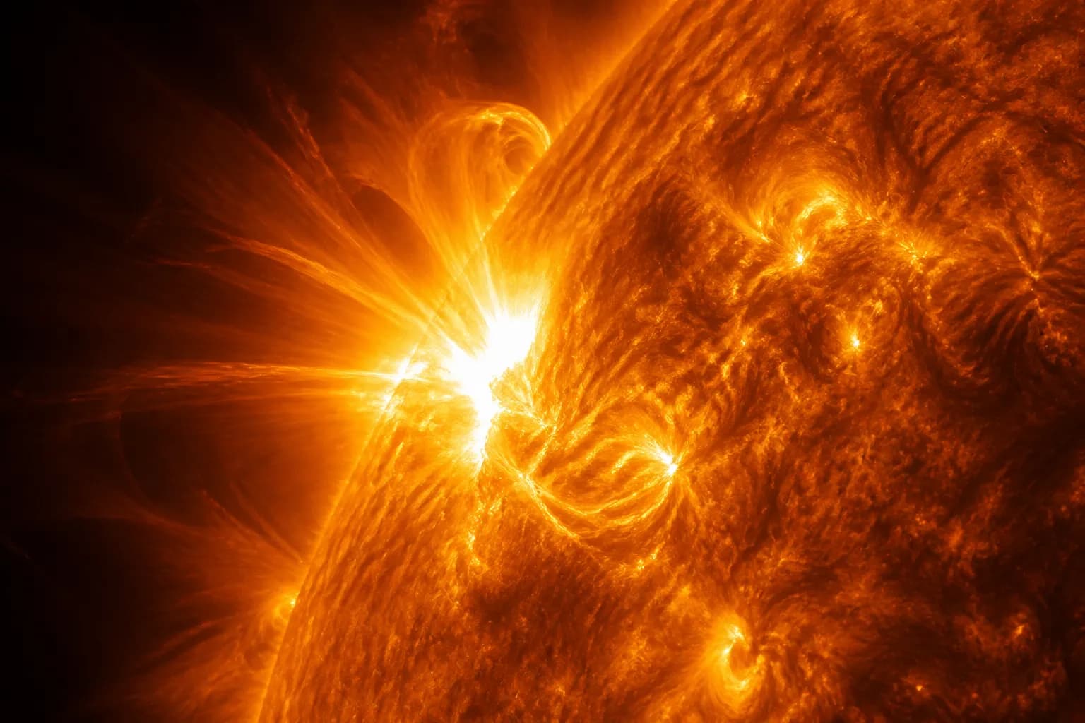 Sun unleashes M6.9 flare and coronal mass ejection ...