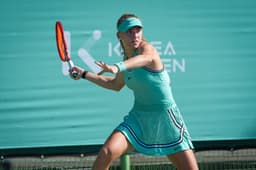 Korneeva passes Sawangkaew test to open Seoul campaign