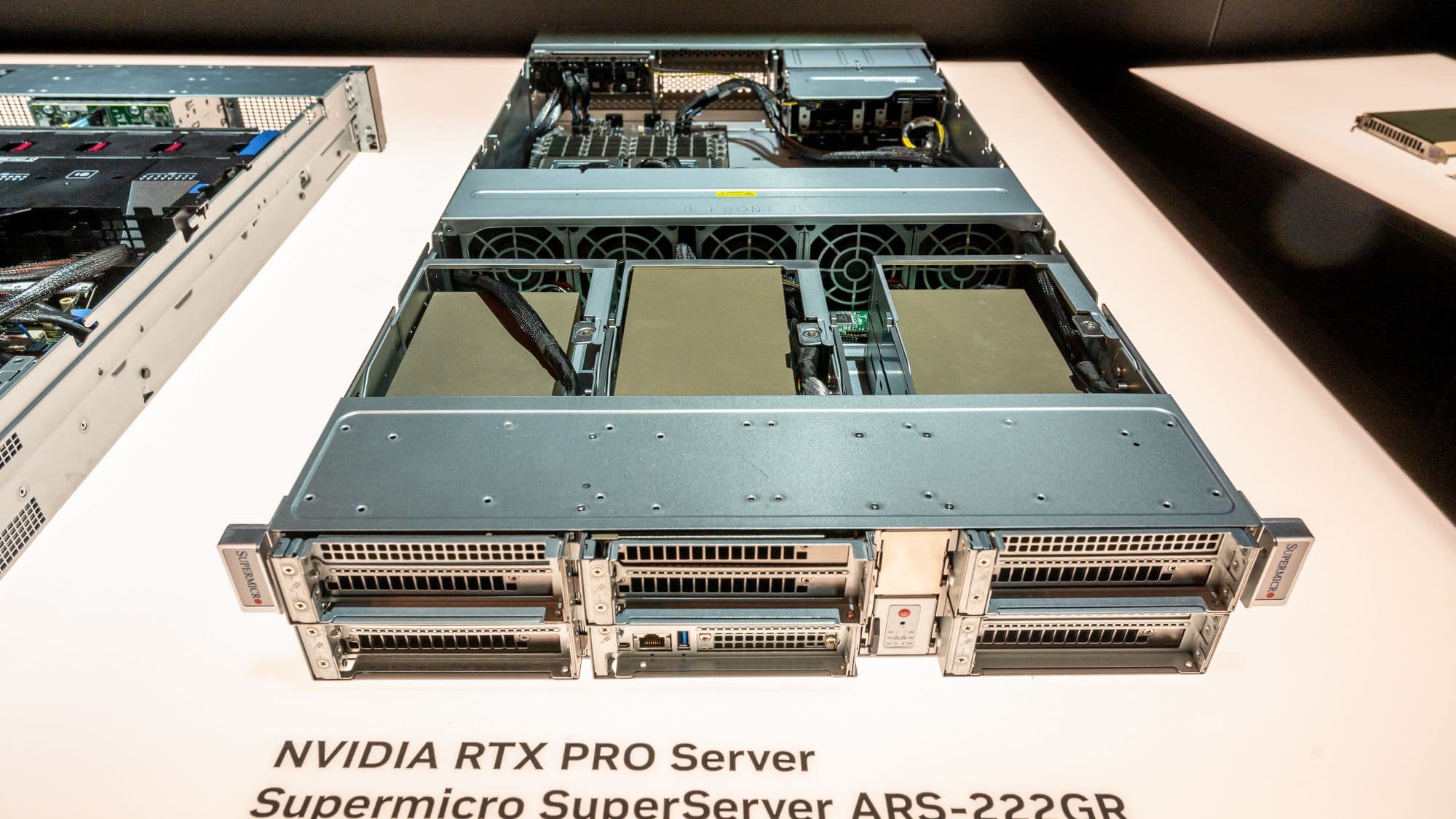 Semis/AI: Nvidia beat + Huawei chip breakthrough + CXMT surge