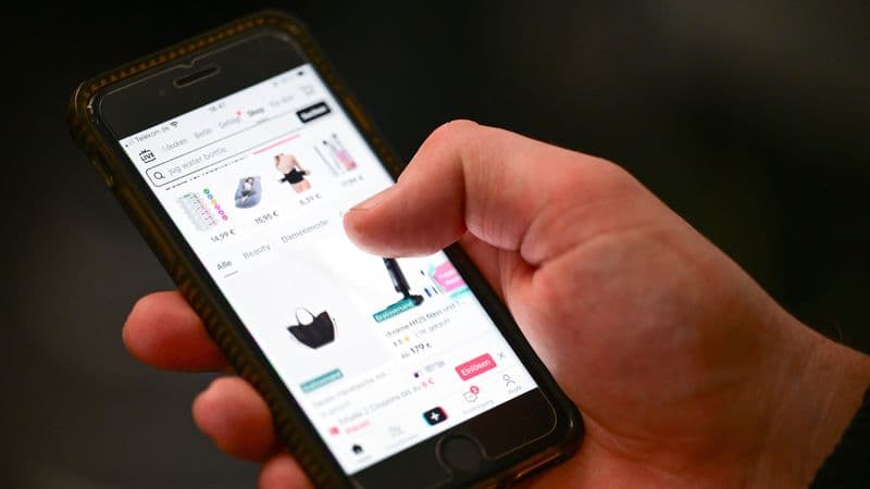 'Agentic commerce': What are the risks when AI buys things for you?