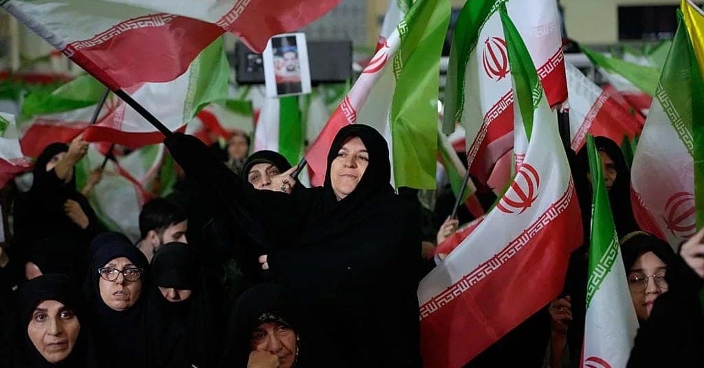 Iranian Students Rally Again at Tehran and Mashhad Universities Amid U.S. Military Buildup