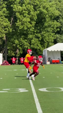 @Chiefs: 15 ➡️ 10 

@PatrickMahomes x @Emmett10Johnson https://t.co/wJLpfENTln