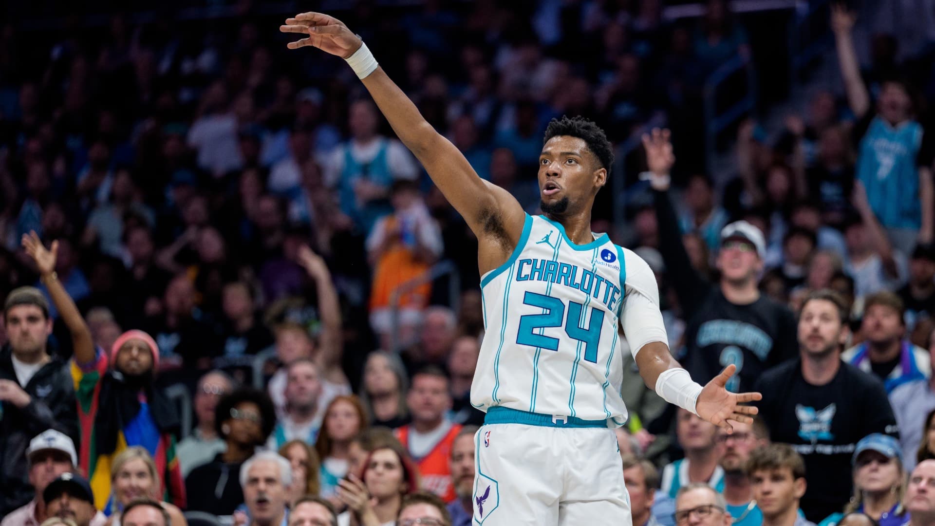 Charlotte Hornets agree to five-year, $209M extension with ...