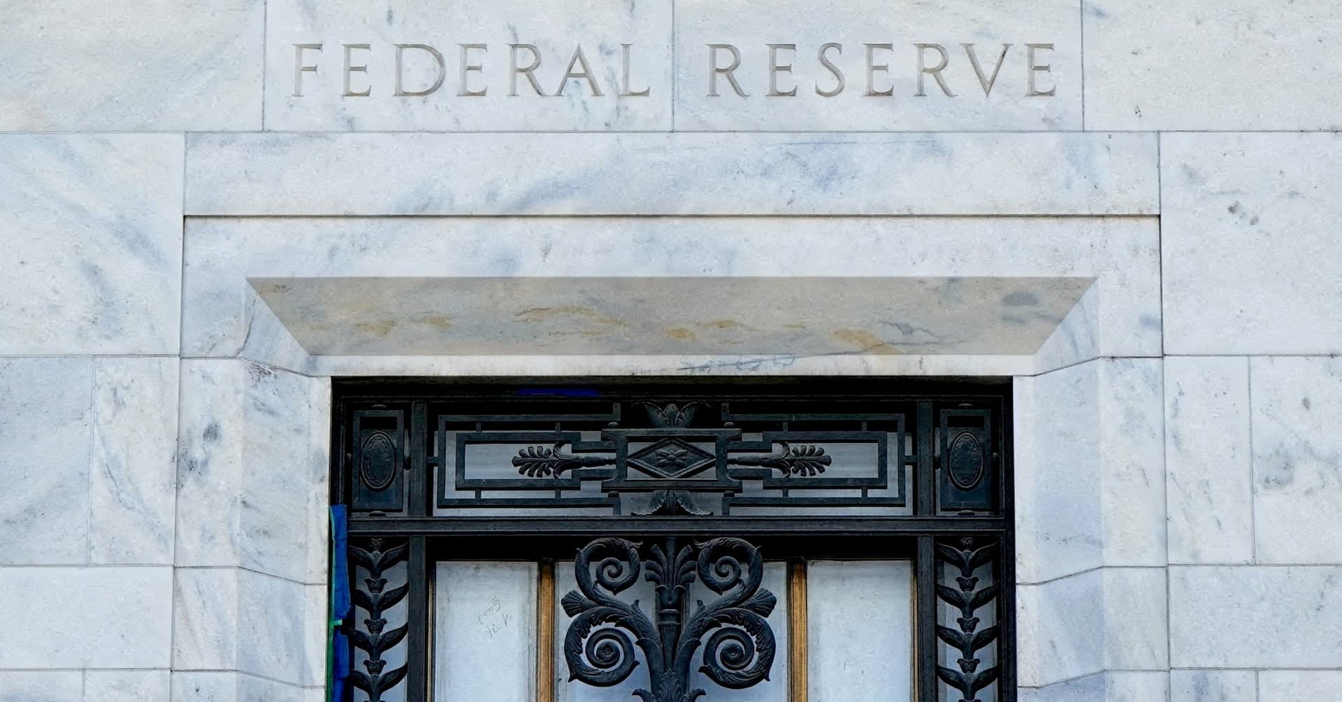 Central-bank divergence & liquidity-regime indicators