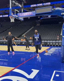 @NBA: Jumping into his first season as a Sixer like…

LeBron James starts a HISTORIC Year 24 and makes his...