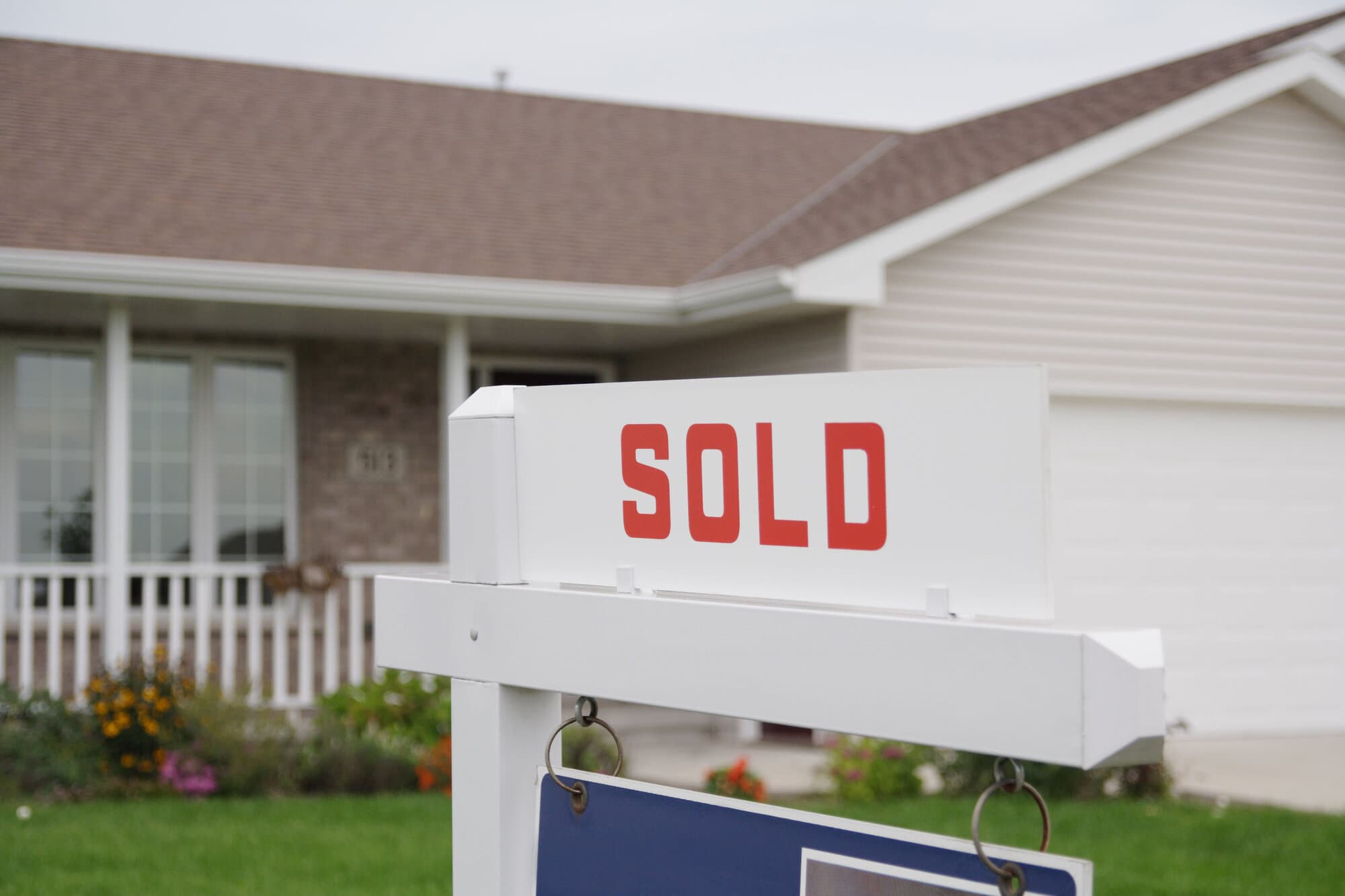 Single Gen Z women outpace Gen Z men to homeownership despite ...