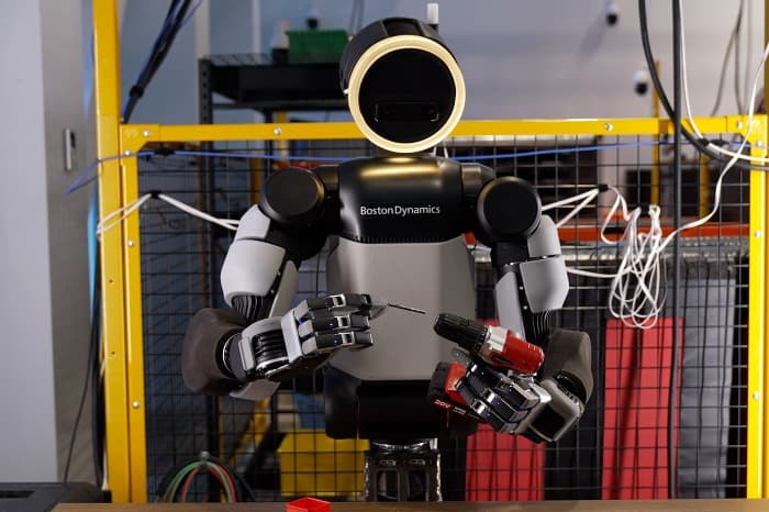 Atlas skips the fifth finger, adds dexterity to put tools to work