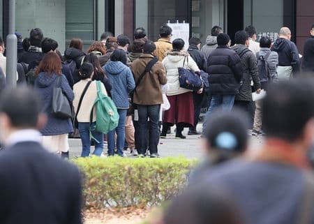 Japan Adopts Support Program for Job Ice Age Generation | Nippon.com