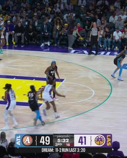 @LASparks: Nneka working the floor. 

@nnekaogwumike x @WNBA https://t.co/6PiONVHKsp