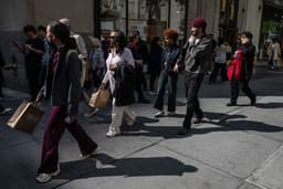 US Consumer Confidence Slips Amid Widespread Price Worries - Bloomberg