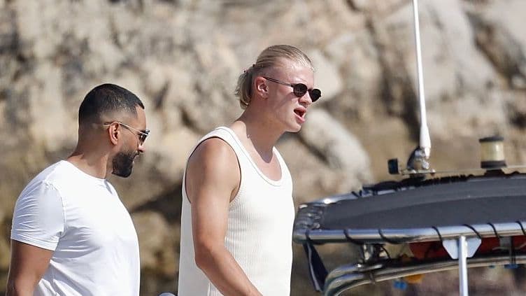 Erling Haaland zeigt die luxuriöseste Sandale des Sommers