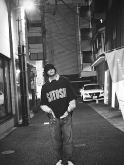 BTS's Jungkook shows off his new camera, leaving V in awe