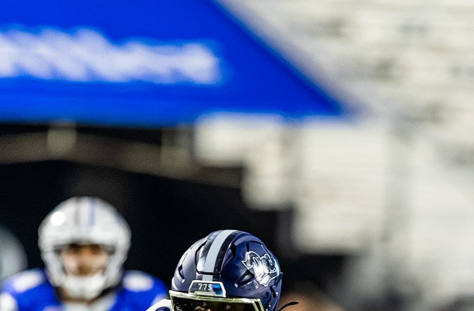 Former Tiger star Estes making catches for Pack