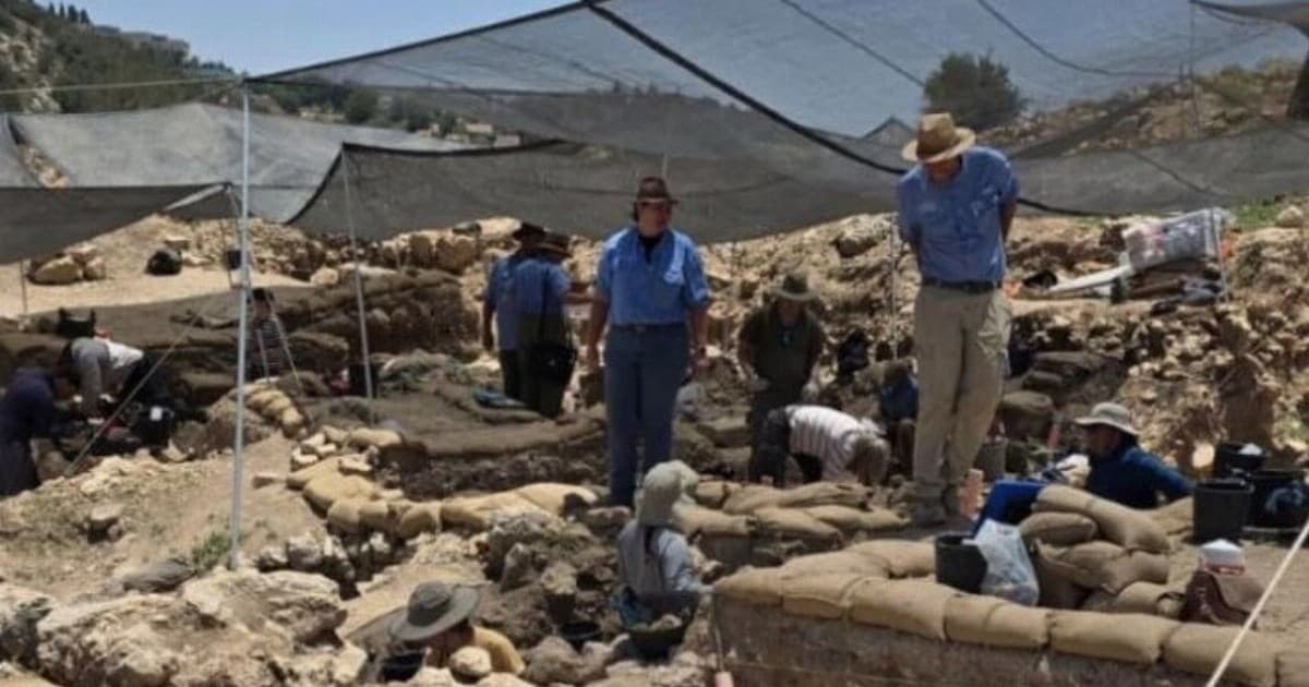Archaeologists unearth new clue in the Ark of the Covenant ...