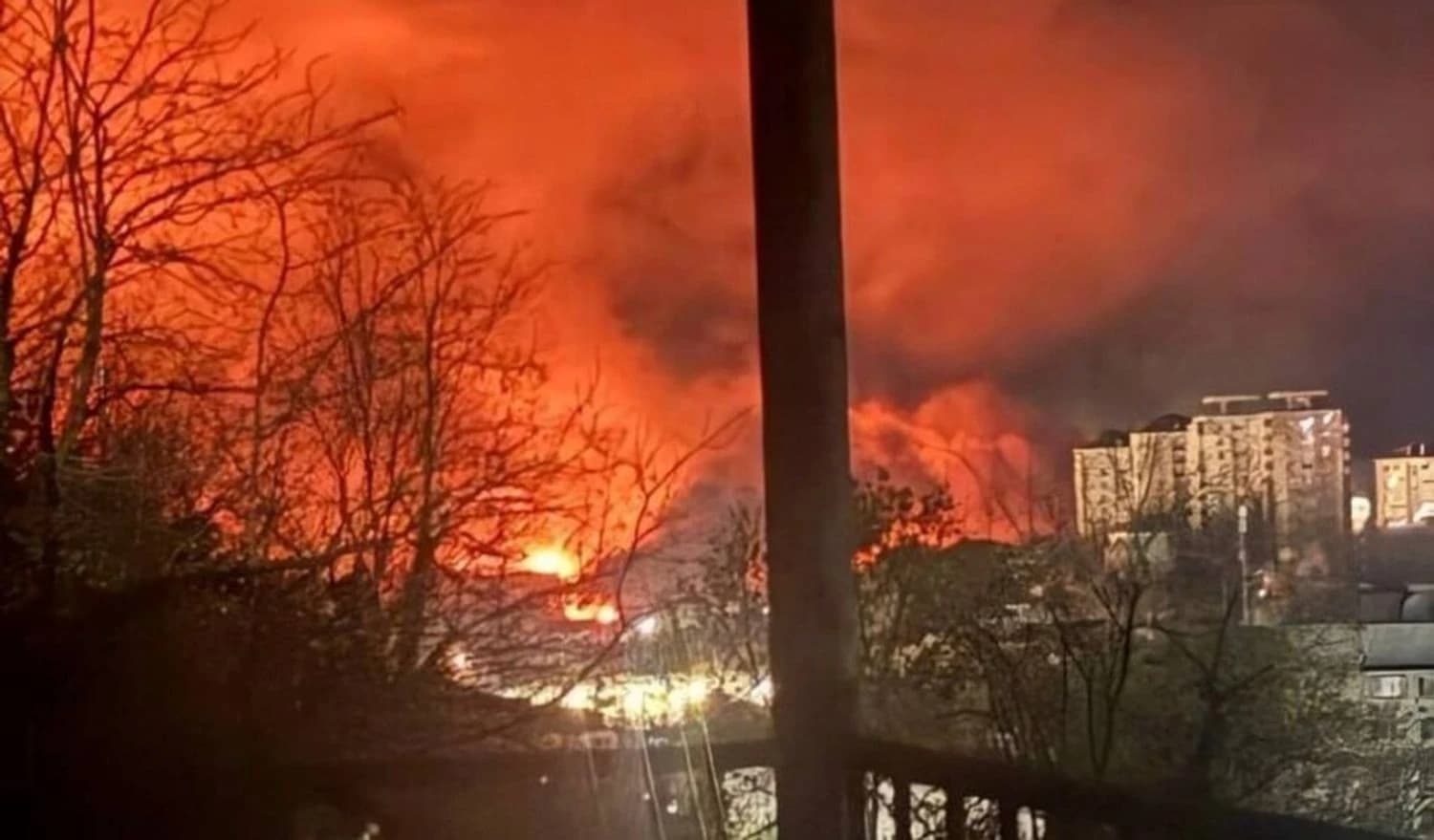 In Russia's Tuapse, an oil refinery is on fire after a night attack; there are fatalities | УНН