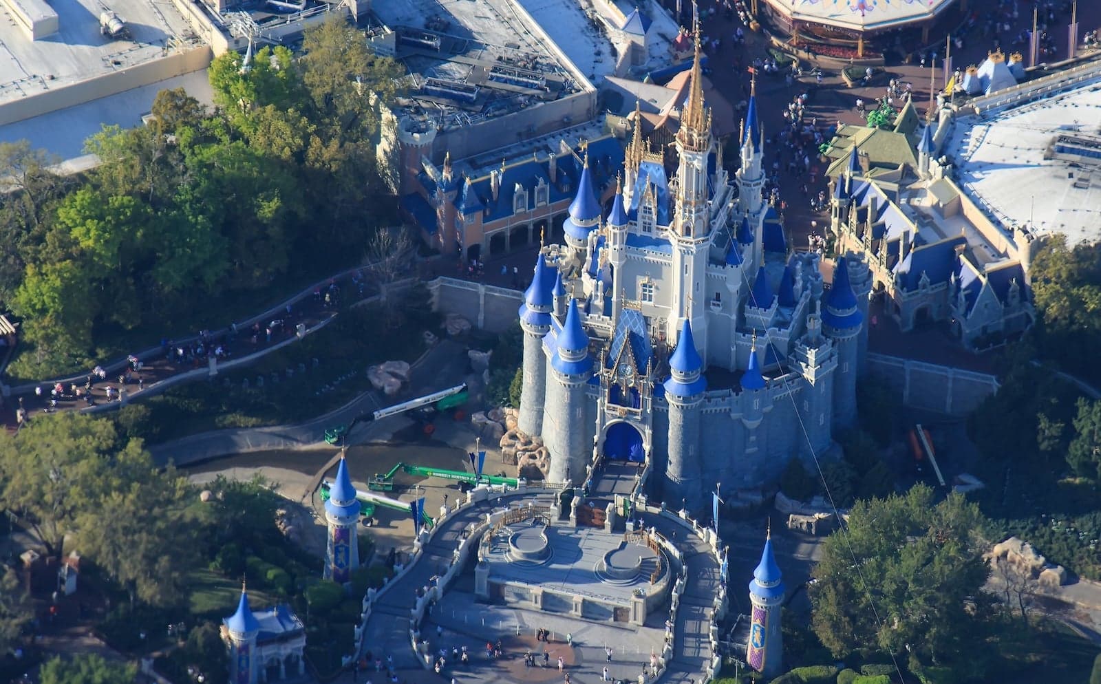 Disney is Quietly Rolling Out AI at Their Theme Parks in 4 Changes Already Hitting
