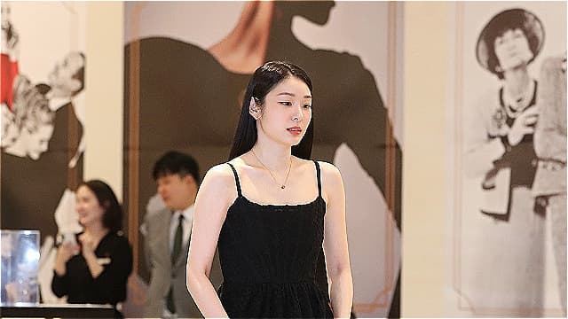 Kim Yuna Steals the Spotlight in an All-Black Dress - SBS Star