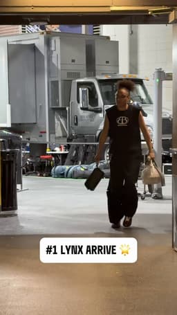 @WNBA: LOS LYNX 🐺

The No. 1 team, the @minnesotalynx have arrived for game day! They're riding a 6 game wi...