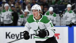Stars have new injury to watch as Oskar Bäck exits early vs ...