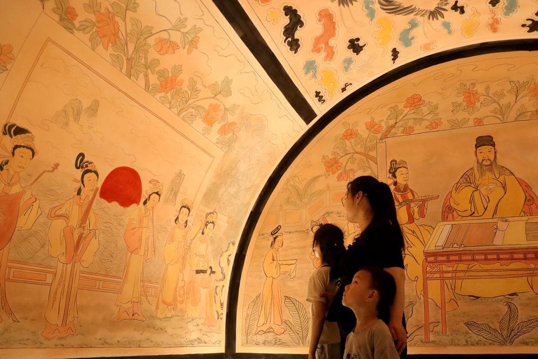 “精神下馆子”渐成日常，这届游客逛博物馆比点外卖还随意