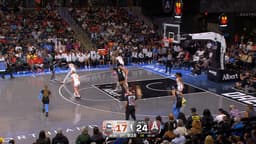 @WNBA: Rhyne Howard takes it up strong 💪

She bodies her way into the paint and finishes with the left

CON...